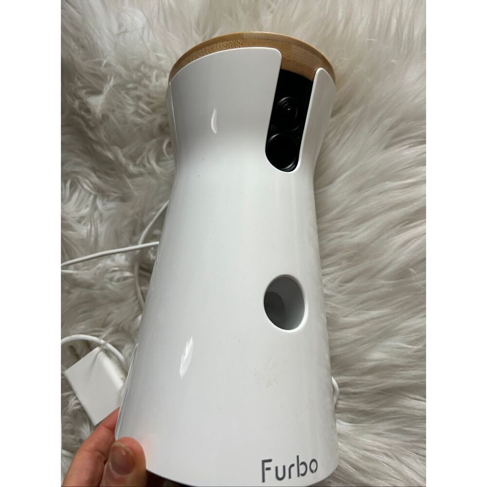 Furbo treat throwing machine with camera white